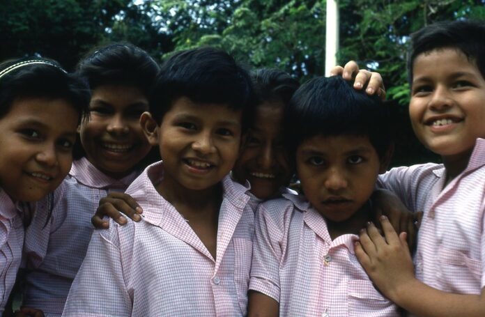 ¿Por qué no hacemos una psicología de la felicidad y vemos los avances que hemos logrado como sociedad?