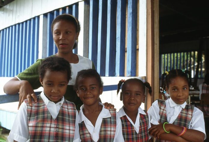 Propuesta curricular para el manejo de conflictos y evitar la violencia