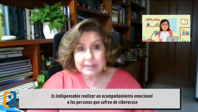 Cuatro respuestas sobre el ciberacoso a padres y maestros